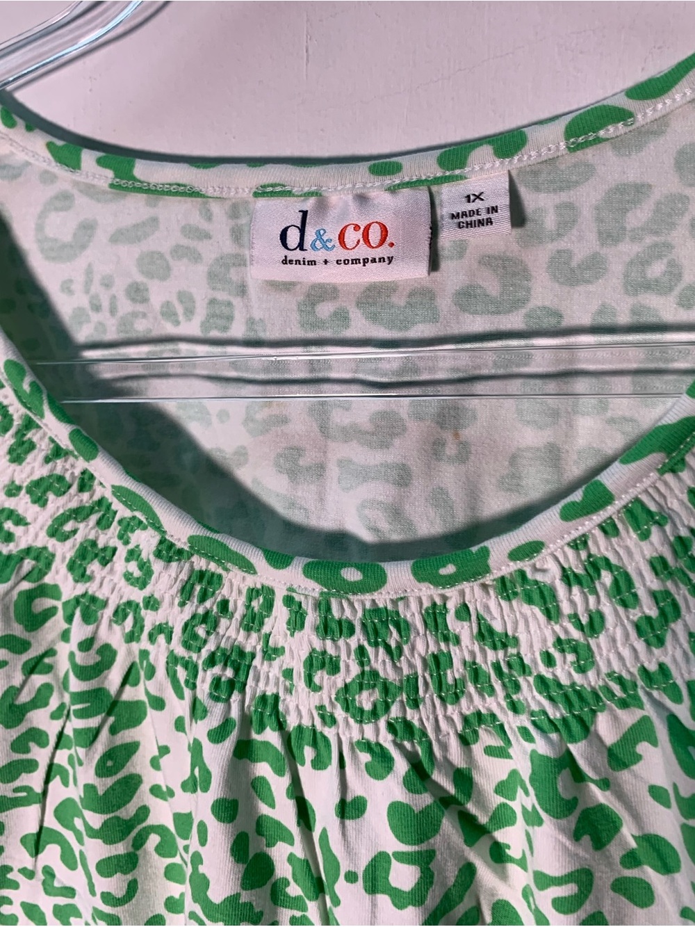 D & Co plus Women's Short Sleeve Scoop Neck Tee Green Animal Print size 1X 3 pcs - Picture 2 of 14